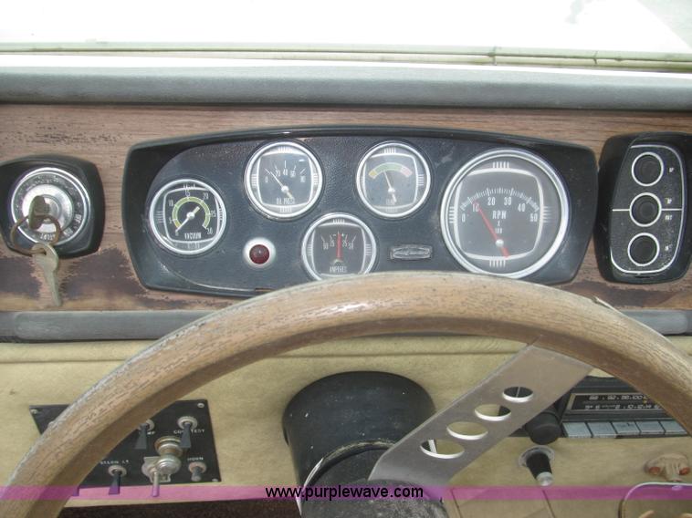 image for item F7089 1973 Delta 22' ski boat