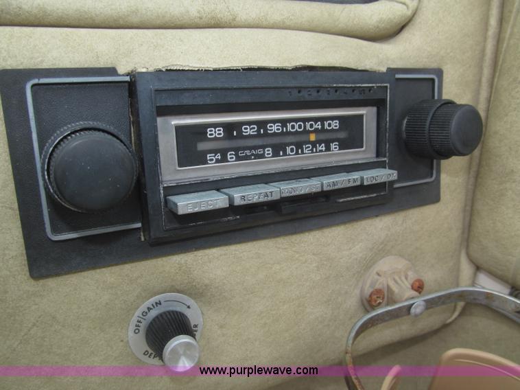 image for item F7089 1973 Delta 22' ski boat