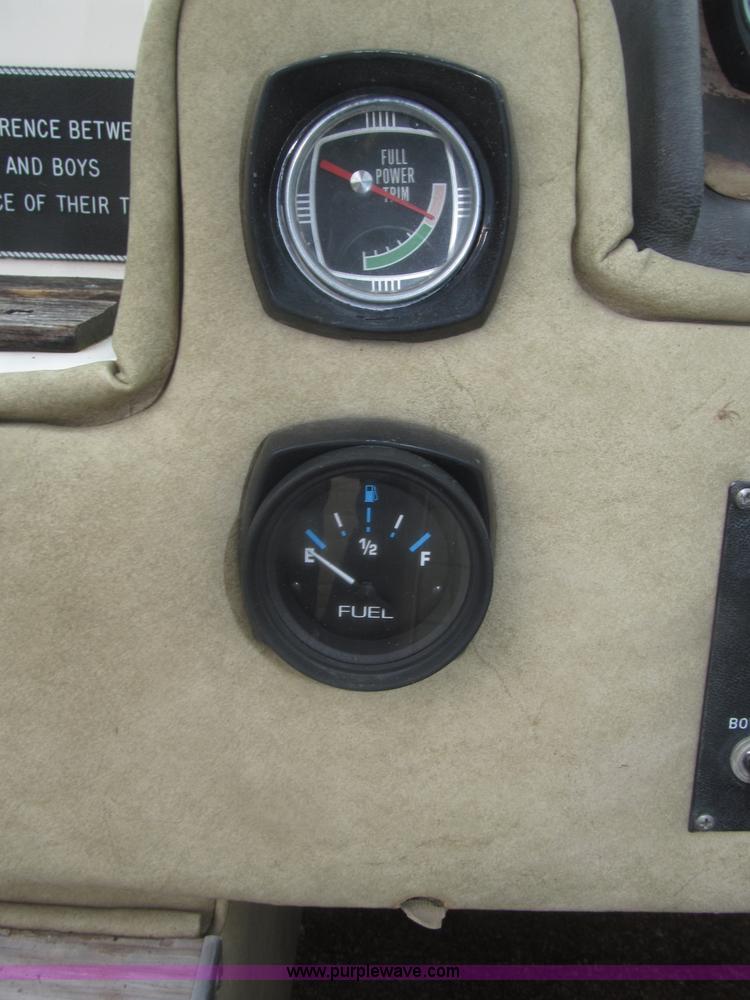 image for item F7089 1973 Delta 22' ski boat