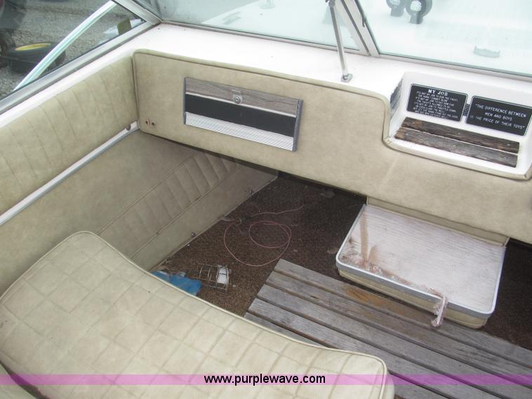 image for item F7089 1973 Delta 22' ski boat