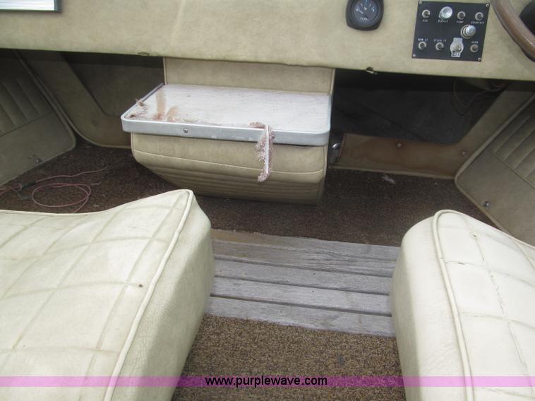 image for item F7089 1973 Delta 22' ski boat