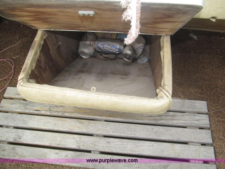 image for item F7089 1973 Delta 22' ski boat