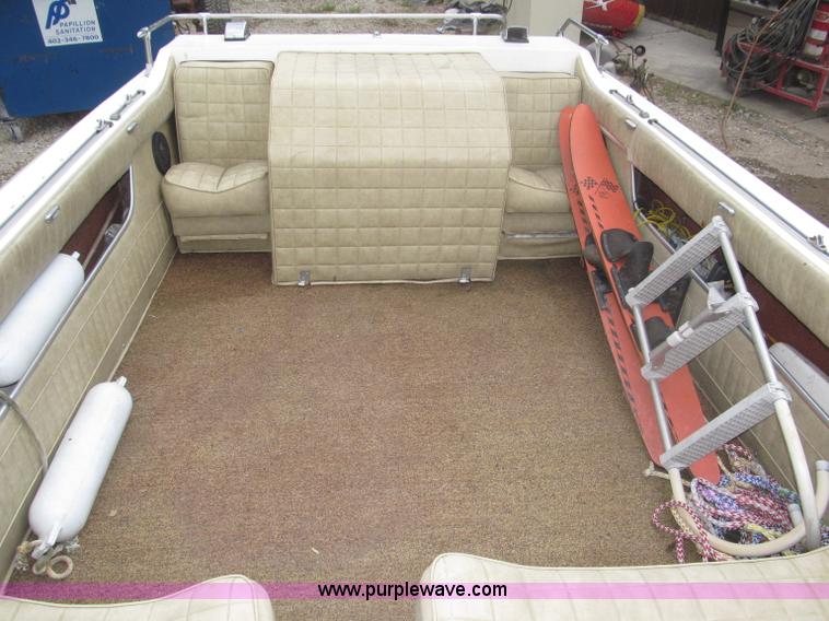 image for item F7089 1973 Delta 22' ski boat