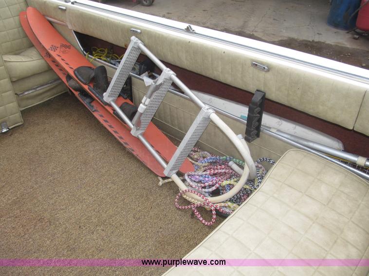 image for item F7089 1973 Delta 22' ski boat