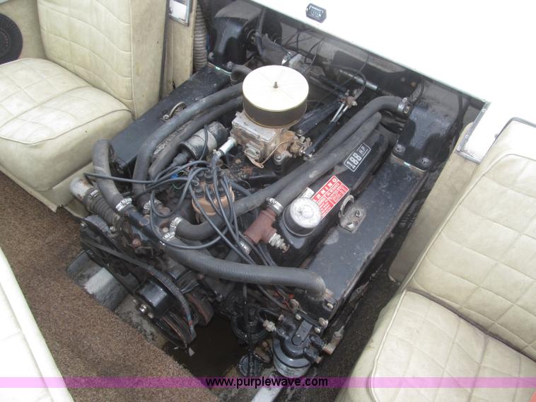 image for item F7089 1973 Delta 22' ski boat