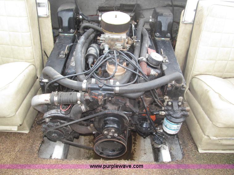 image for item F7089 1973 Delta 22' ski boat