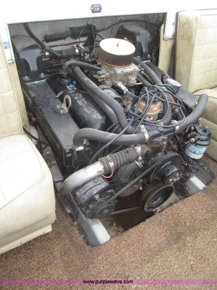 image for item F7089 1973 Delta 22' ski boat