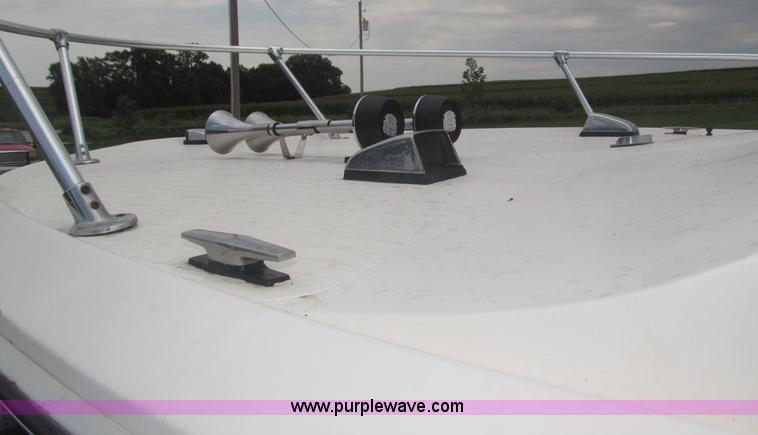 image for item F7089 1973 Delta 22' ski boat