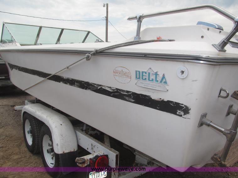image for item F7089 1973 Delta 22' ski boat