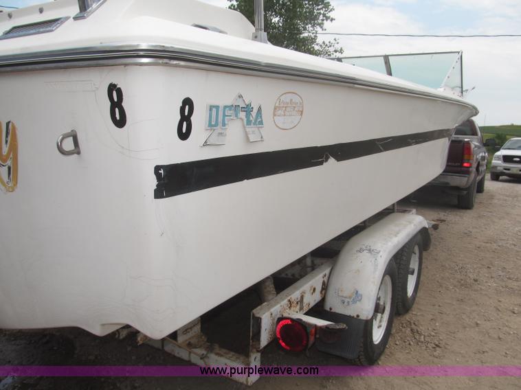 image for item F7089 1973 Delta 22' ski boat