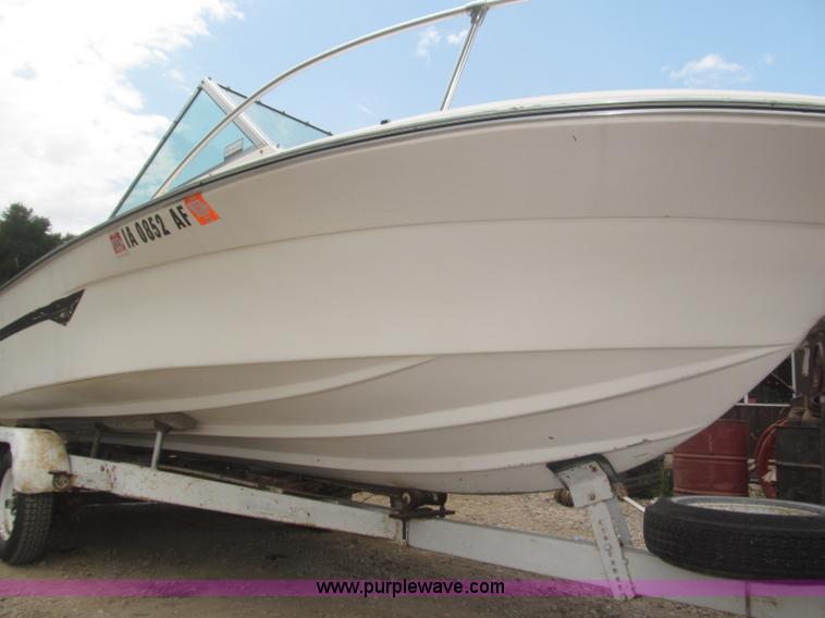image for item F7089 1973 Delta 22' ski boat