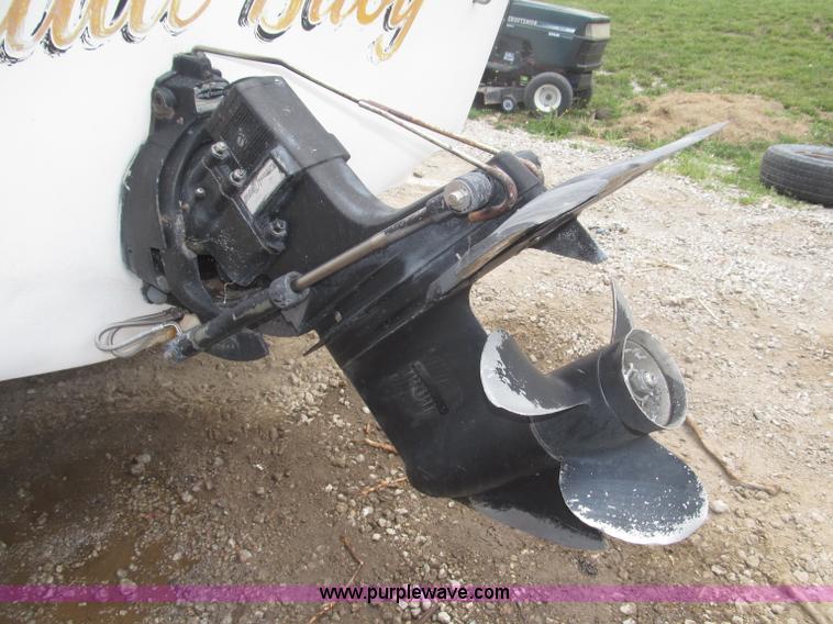 image for item F7089 1973 Delta 22' ski boat