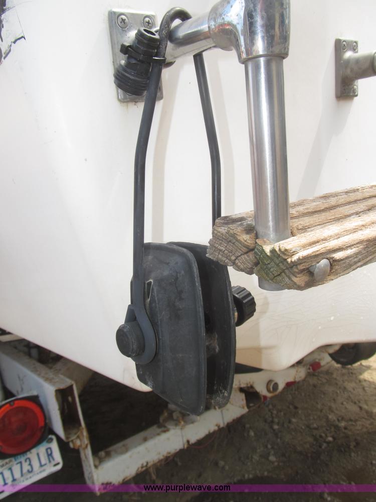 image for item F7089 1973 Delta 22' ski boat