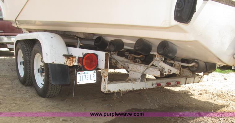 image for item F7089 1973 Delta 22' ski boat