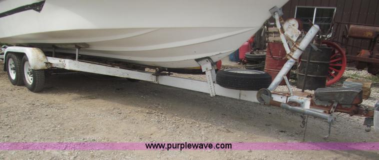 image for item F7089 1973 Delta 22' ski boat