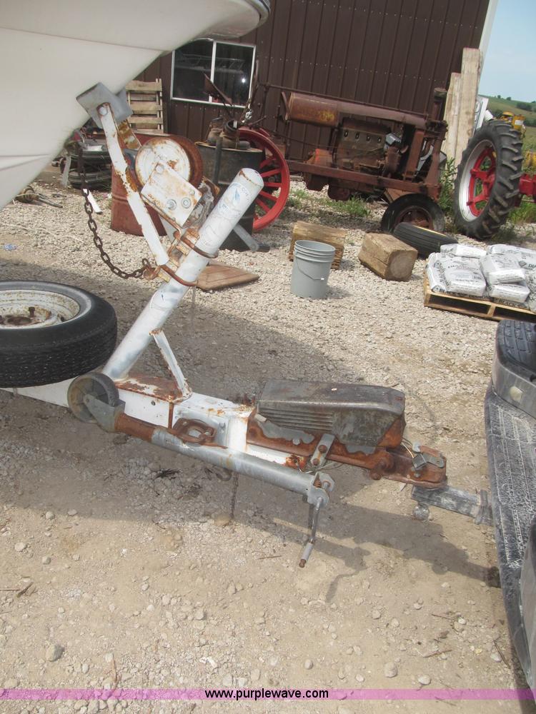 image for item F7089 1973 Delta 22' ski boat