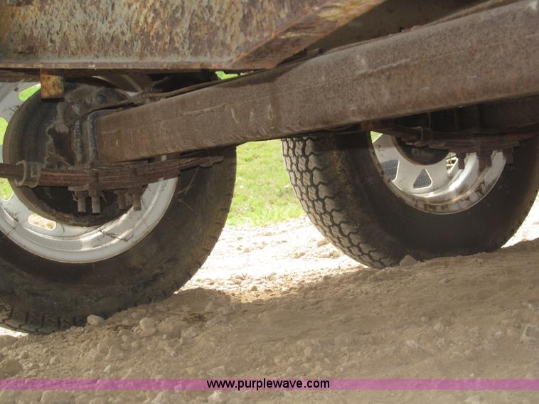 image for item F7089 1973 Delta 22' ski boat