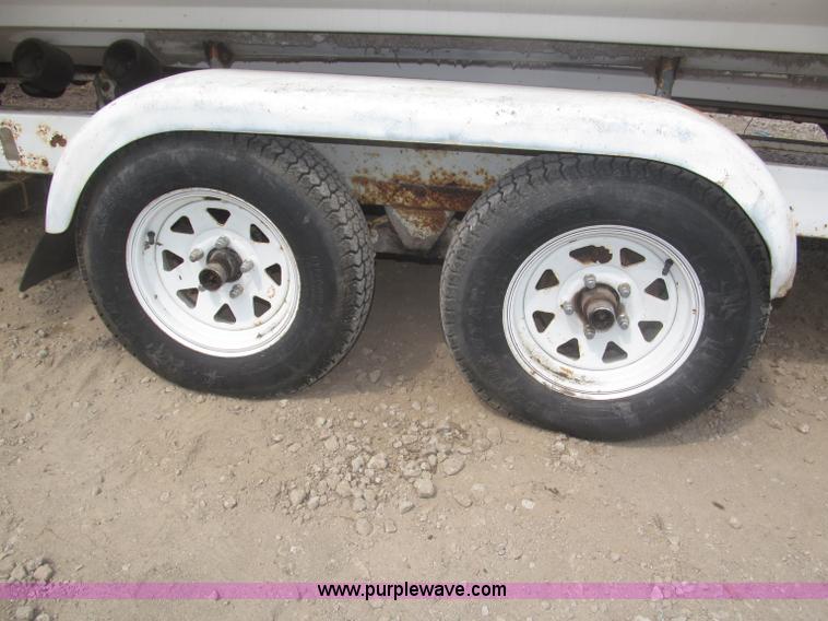 image for item F7089 1973 Delta 22' ski boat