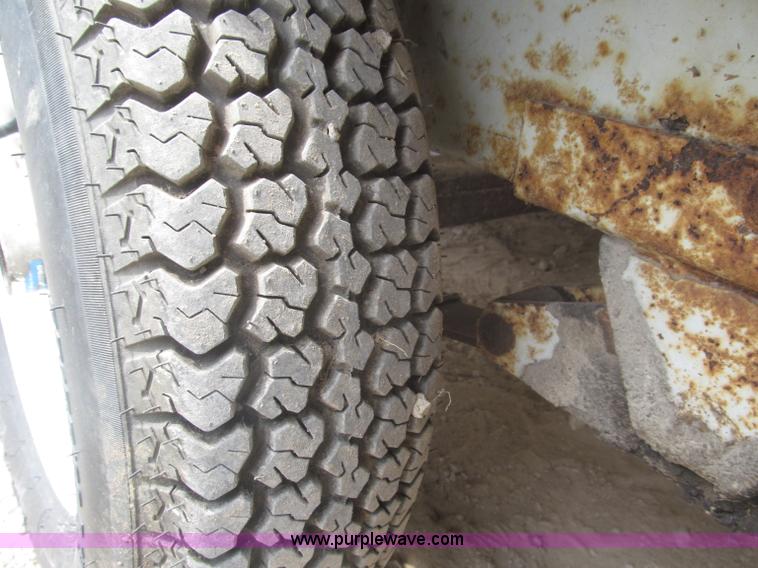 image for item F7089 1973 Delta 22' ski boat