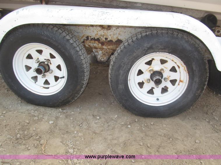 image for item F7089 1973 Delta 22' ski boat