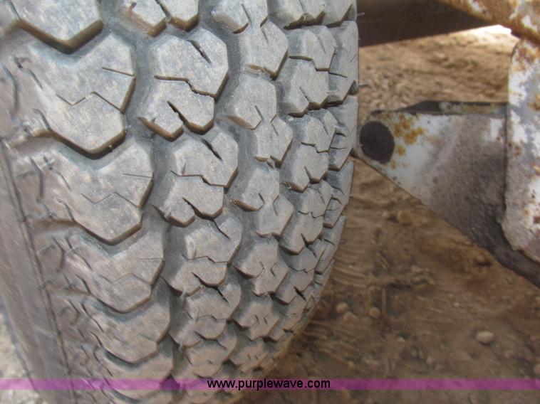 image for item F7089 1973 Delta 22' ski boat