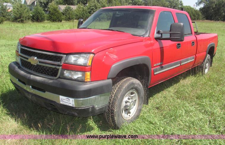 image for item F7095 2007 Chevrolet Silverado Classic 2500HD LT Crew Cab pickup truck