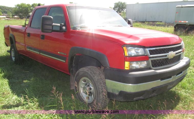 image for item F7095 2007 Chevrolet Silverado Classic 2500HD LT Crew Cab pickup truck