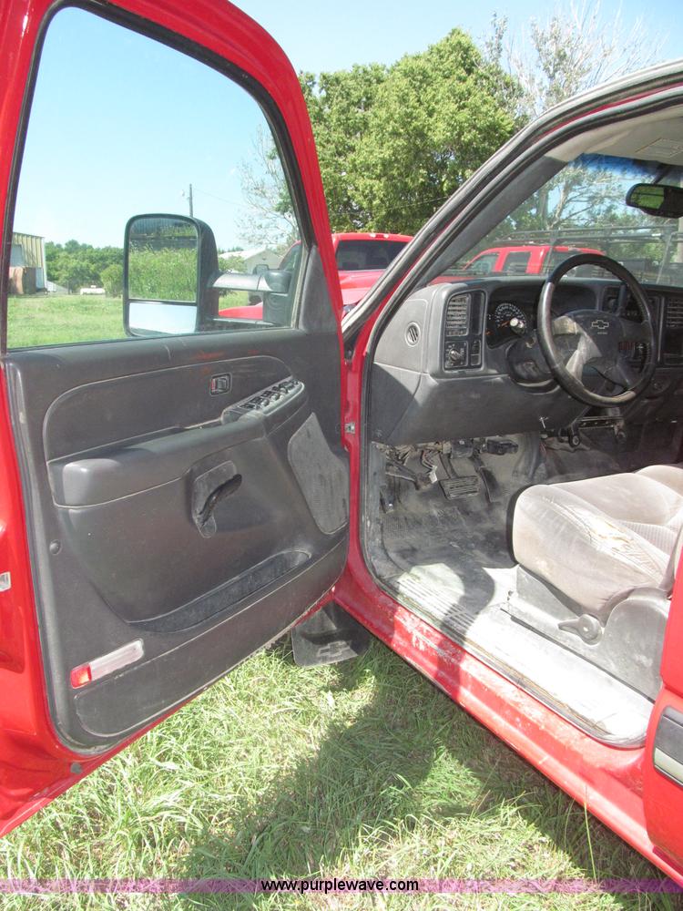 image for item F7095 2007 Chevrolet Silverado Classic 2500HD LT Crew Cab pickup truck