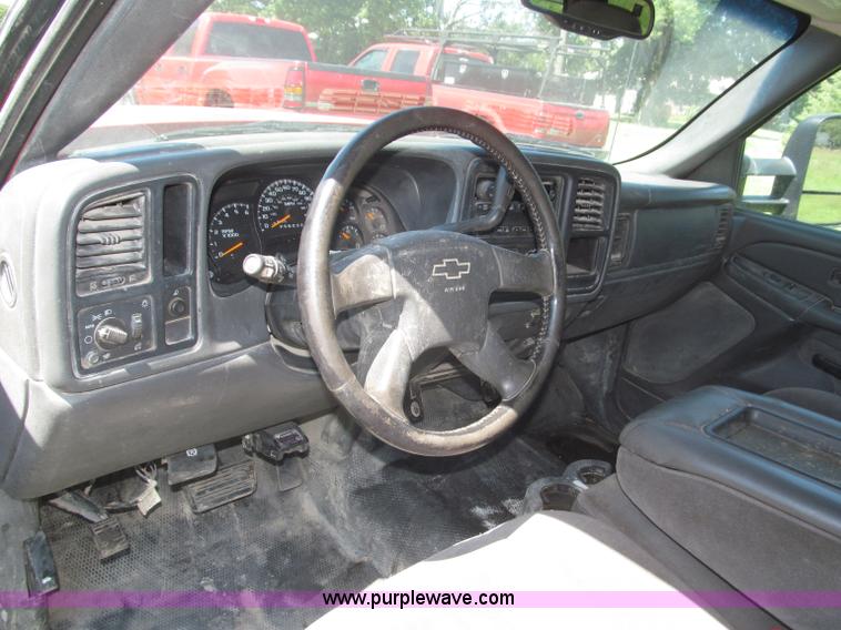 image for item F7095 2007 Chevrolet Silverado Classic 2500HD LT Crew Cab pickup truck