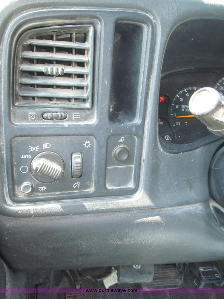 image for item F7095 2007 Chevrolet Silverado Classic 2500HD LT Crew Cab pickup truck