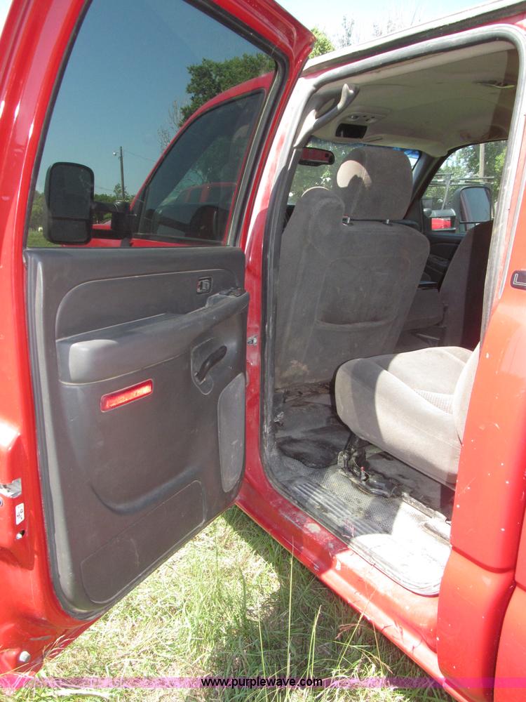 image for item F7095 2007 Chevrolet Silverado Classic 2500HD LT Crew Cab pickup truck