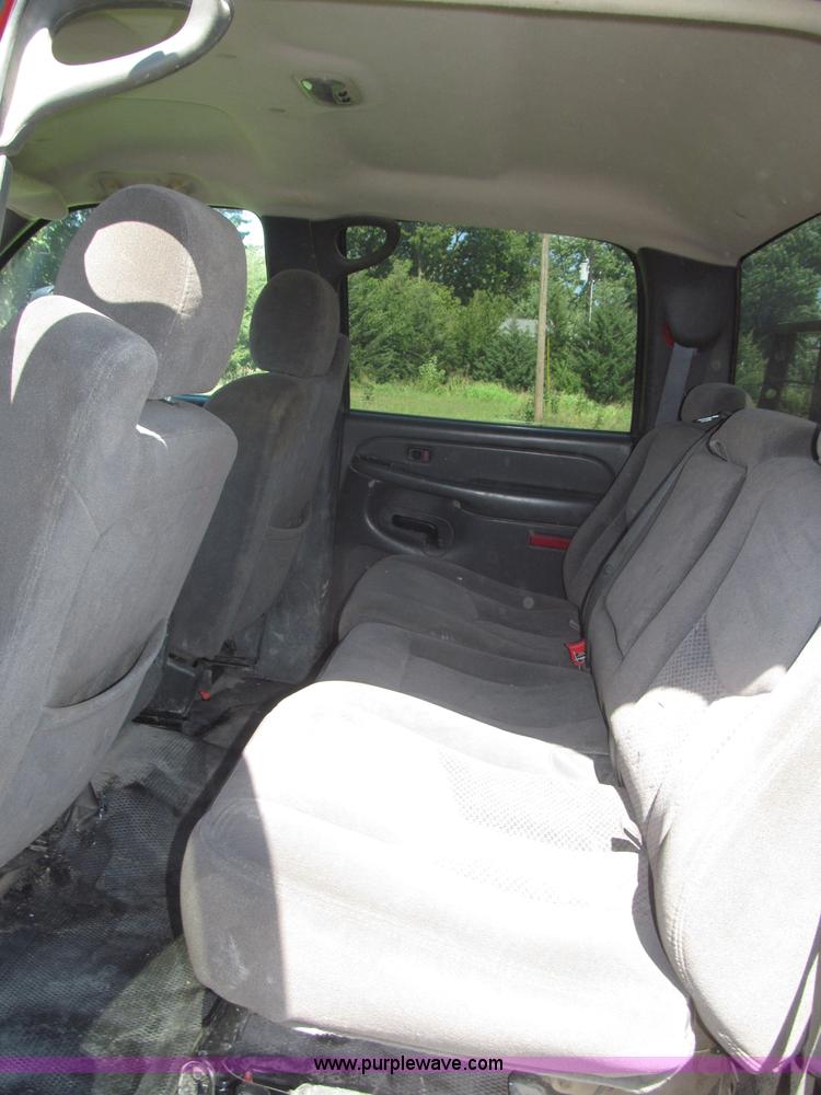 image for item F7095 2007 Chevrolet Silverado Classic 2500HD LT Crew Cab pickup truck