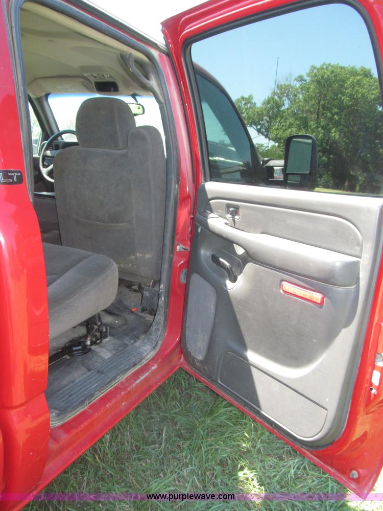 image for item F7095 2007 Chevrolet Silverado Classic 2500HD LT Crew Cab pickup truck