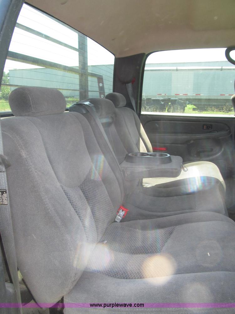 image for item F7095 2007 Chevrolet Silverado Classic 2500HD LT Crew Cab pickup truck