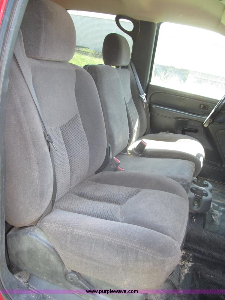 image for item F7095 2007 Chevrolet Silverado Classic 2500HD LT Crew Cab pickup truck