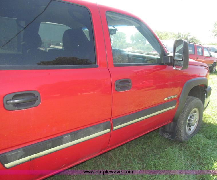 image for item F7095 2007 Chevrolet Silverado Classic 2500HD LT Crew Cab pickup truck