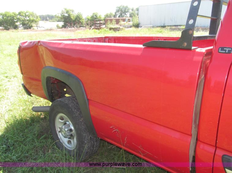 image for item F7095 2007 Chevrolet Silverado Classic 2500HD LT Crew Cab pickup truck