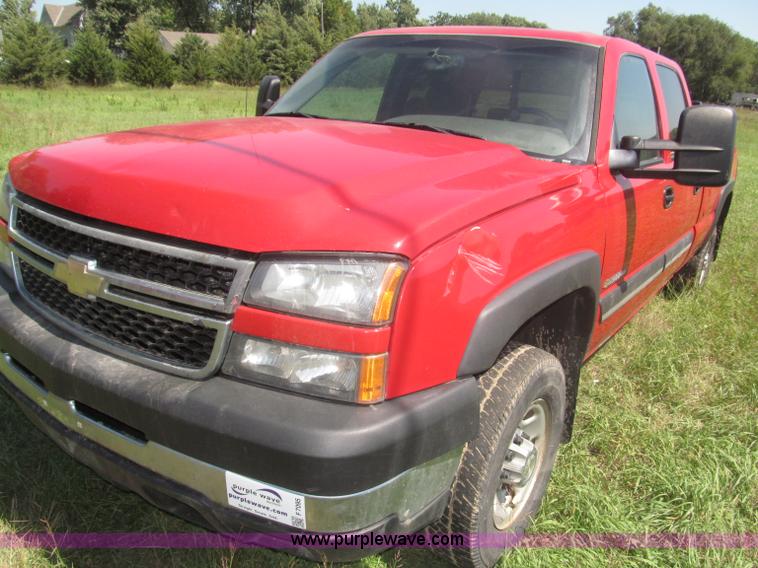 image for item F7095 2007 Chevrolet Silverado Classic 2500HD LT Crew Cab pickup truck