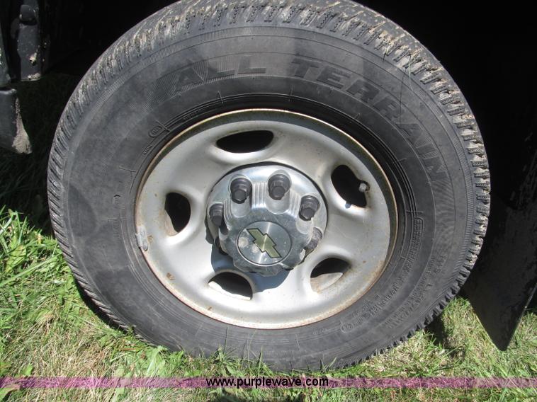 image for item F7095 2007 Chevrolet Silverado Classic 2500HD LT Crew Cab pickup truck