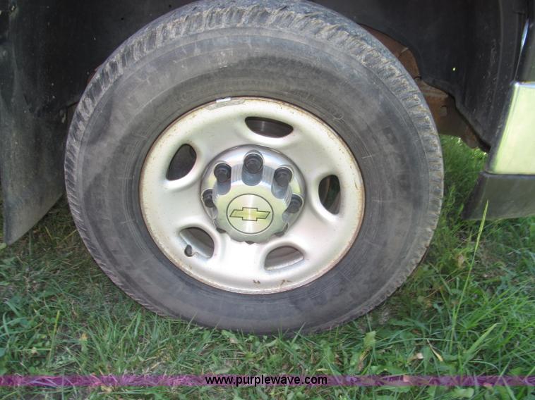 image for item F7095 2007 Chevrolet Silverado Classic 2500HD LT Crew Cab pickup truck