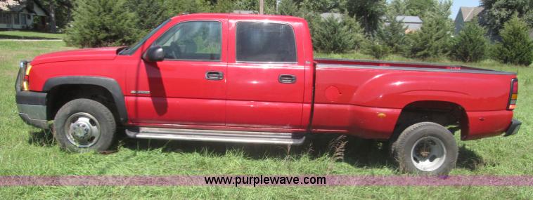 image for item F7096 2005 Chevrolet Silverado 3500 Crew Cab pickup truck