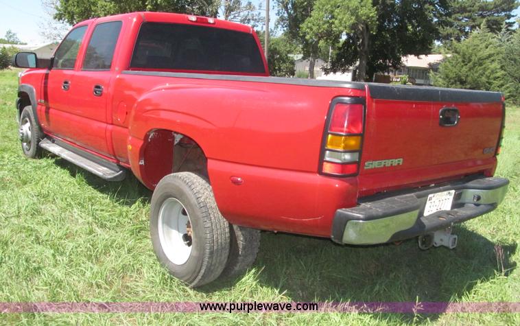 image for item F7096 2005 Chevrolet Silverado 3500 Crew Cab pickup truck