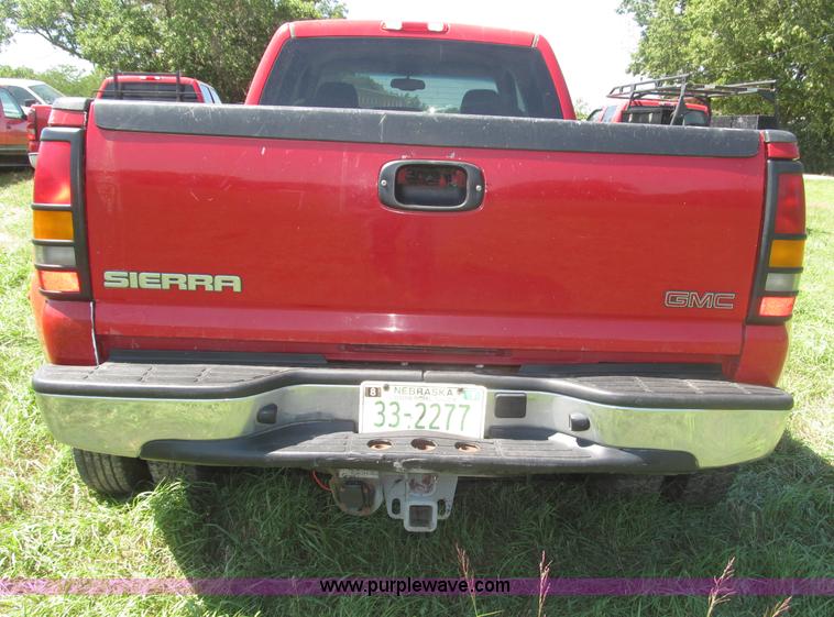 image for item F7096 2005 Chevrolet Silverado 3500 Crew Cab pickup truck