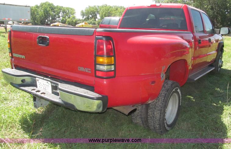 image for item F7096 2005 Chevrolet Silverado 3500 Crew Cab pickup truck