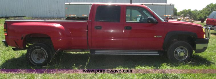 image for item F7096 2005 Chevrolet Silverado 3500 Crew Cab pickup truck