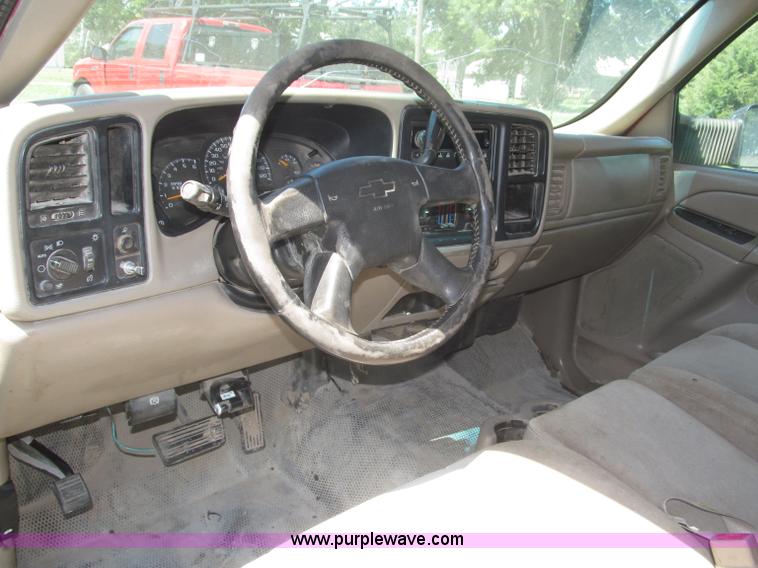 image for item F7096 2005 Chevrolet Silverado 3500 Crew Cab pickup truck