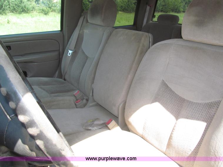 image for item F7096 2005 Chevrolet Silverado 3500 Crew Cab pickup truck