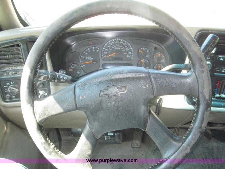 image for item F7096 2005 Chevrolet Silverado 3500 Crew Cab pickup truck