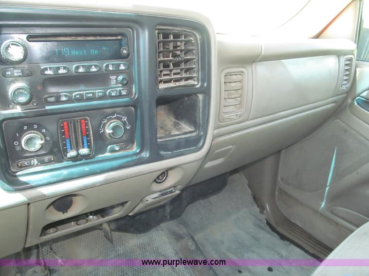 image for item F7096 2005 Chevrolet Silverado 3500 Crew Cab pickup truck