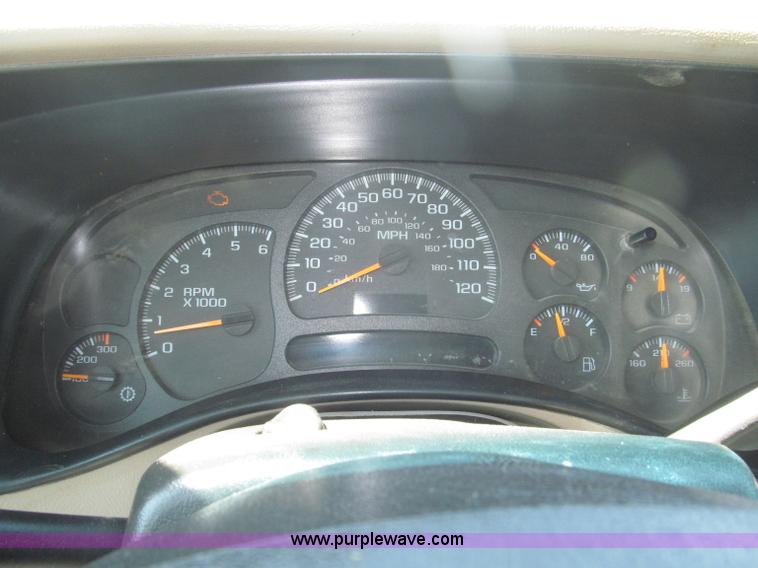 image for item F7096 2005 Chevrolet Silverado 3500 Crew Cab pickup truck